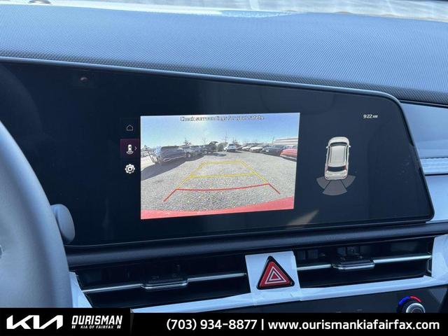 Photo of 2025 Runway Red Kia Niro
