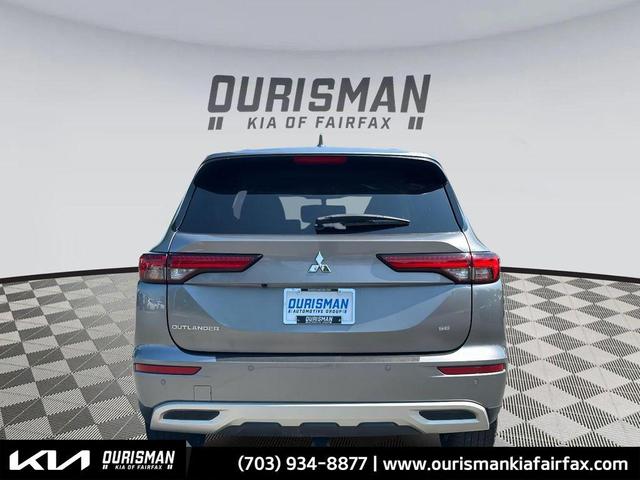 Photo of 2022 Mercury Gray Metallic Mitsubishi Outlander