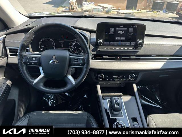 Photo of 2022 Mercury Gray Metallic Mitsubishi Outlander