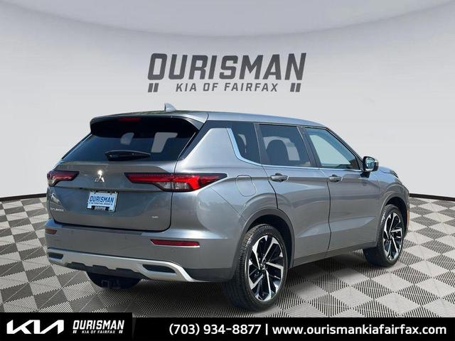 Photo of 2022 Mercury Gray Metallic Mitsubishi Outlander
