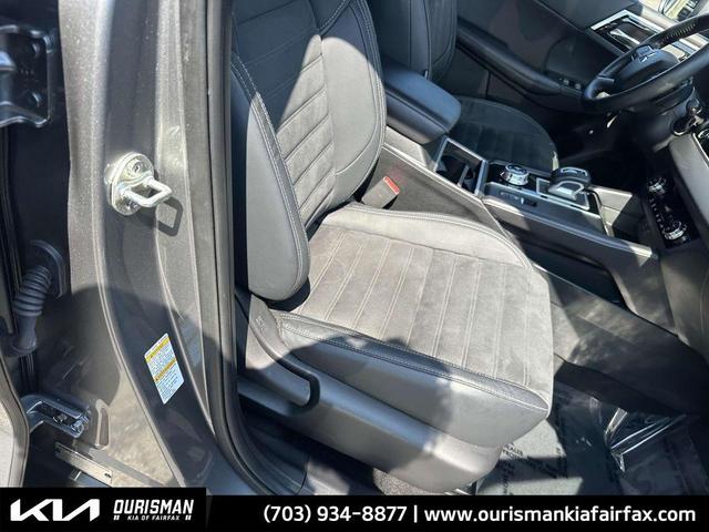 Photo of 2022 Mercury Gray Metallic Mitsubishi Outlander