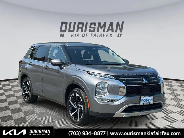 Photo of 2022 Mercury Gray Metallic Mitsubishi Outlander