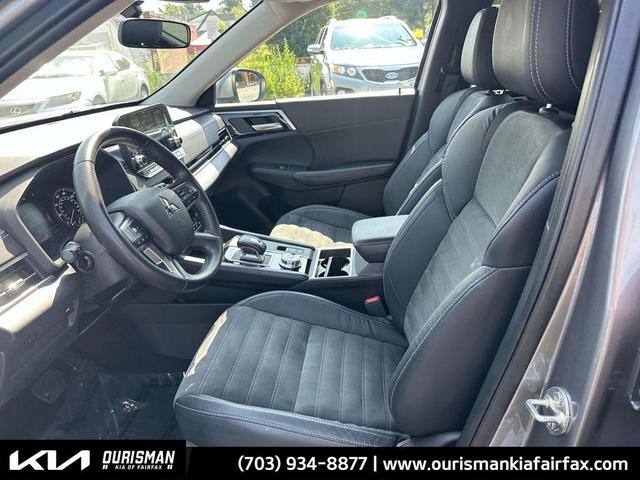 Photo of 2022 Mercury Gray Metallic Mitsubishi Outlander