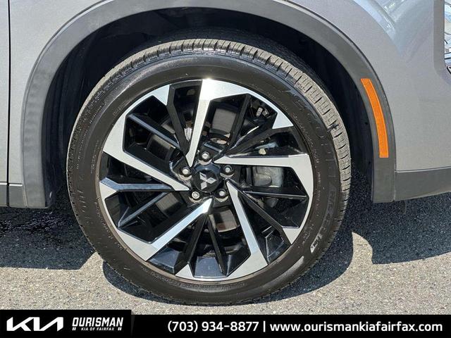 Photo of 2022 Mercury Gray Metallic Mitsubishi Outlander