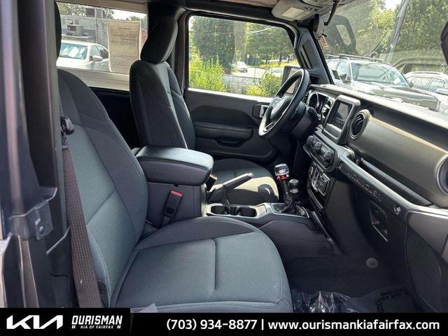 Photo of 2022 Granite Crystal Metallic Clearcoat Jeep Wrangler