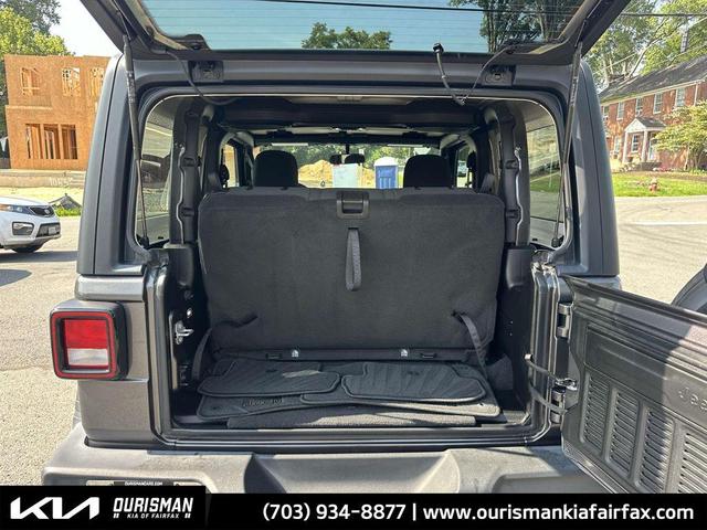 Photo of 2022 Granite Crystal Metallic Clearcoat Jeep Wrangler
