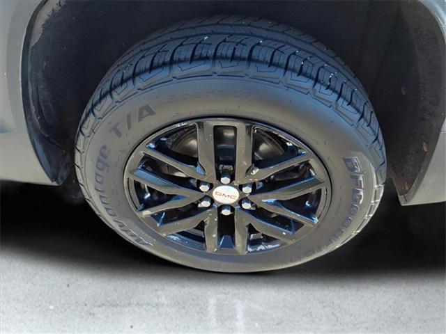Photo of 2018 White GMC Acadia