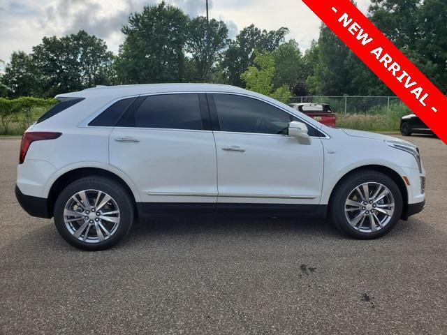 Photo of 2024 Crystal White Tricoat Cadillac XT5