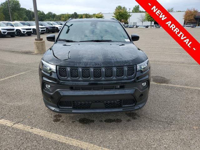 Photo of 2023 Diamond Black Crystal Pearlcoat Jeep Compass