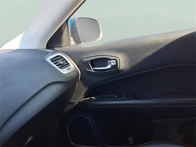 Photo of 2018 Laser Blue Pearlcoat Jeep Compass