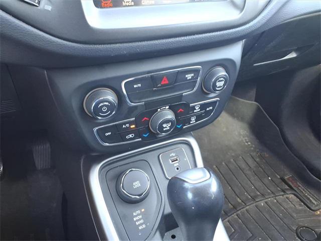 Photo of 2018 Laser Blue Pearlcoat Jeep Compass