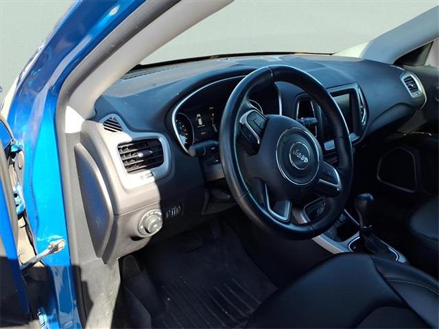 Photo of 2018 Laser Blue Pearlcoat Jeep Compass