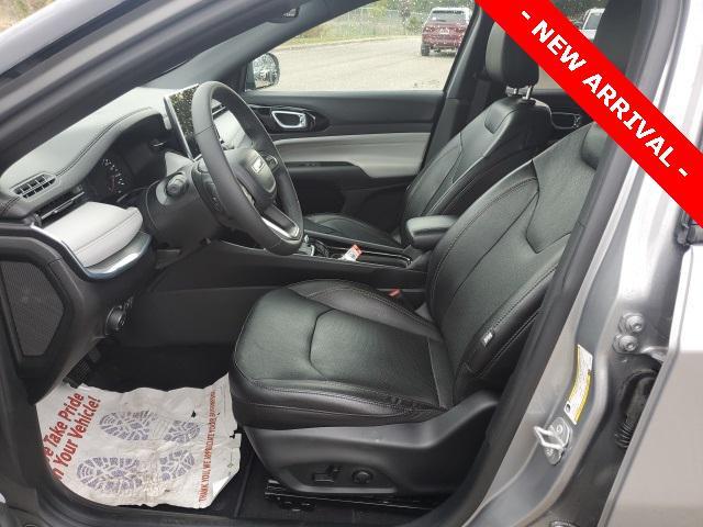 Photo of 2023 Billet Silver Metallic Clearcoat Jeep Compass