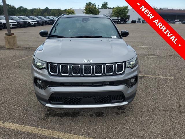 Photo of 2023 Billet Silver Metallic Clearcoat Jeep Compass