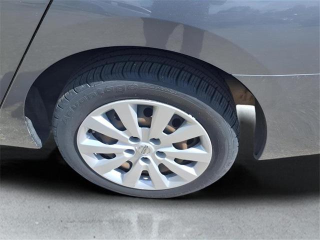 Photo of 2015 Gun Metallic Nissan Sentra