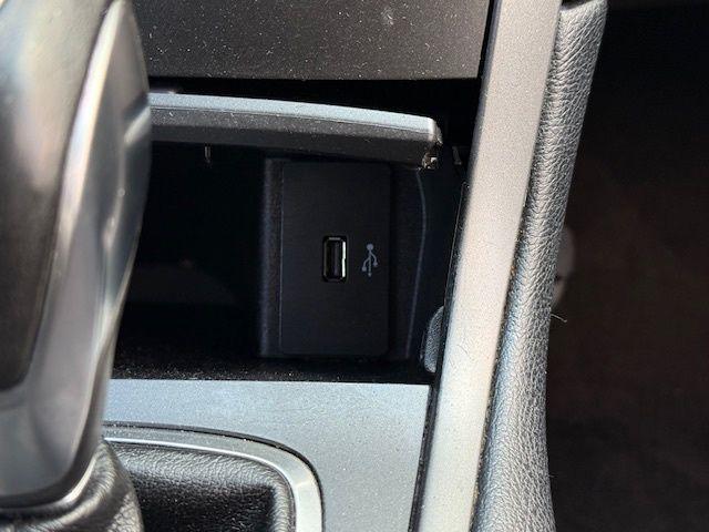 Photo of 2016 Kona Blue Metallic Ford Edge