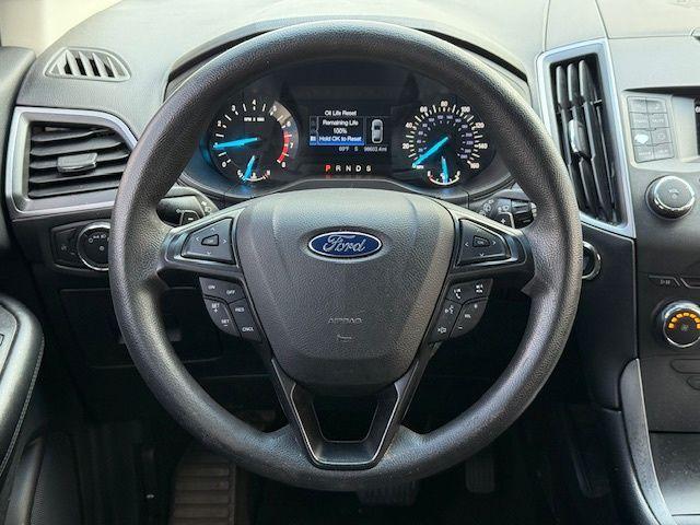 Photo of 2016 Kona Blue Metallic Ford Edge