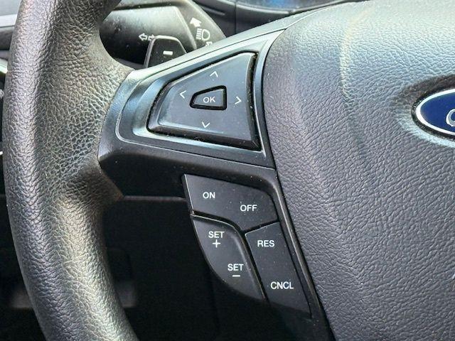 Photo of 2016 Kona Blue Metallic Ford Edge