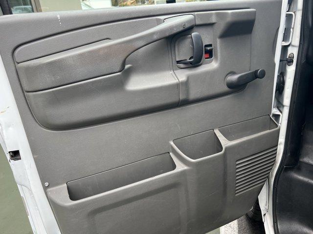 Photo of 2009 Summit White Chevrolet Express 3500