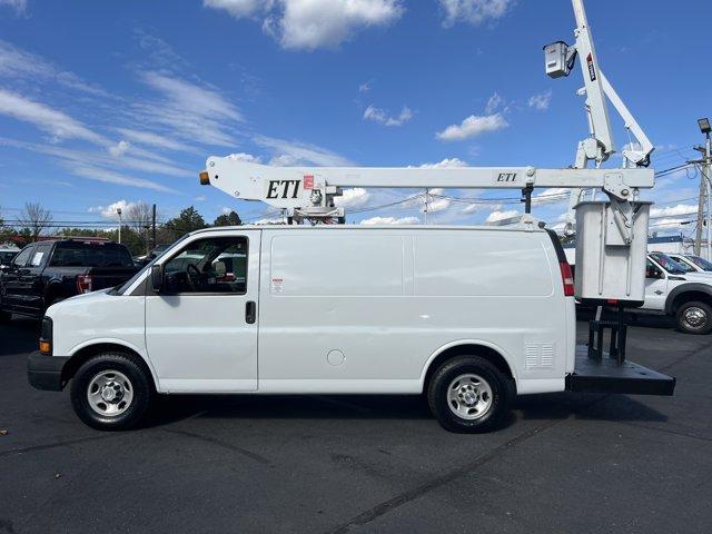 Photo of 2009 Summit White Chevrolet Express 3500
