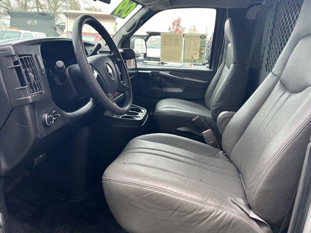 Photo of 2009 Summit White Chevrolet Express 3500