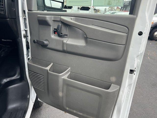 Photo of 2009 Summit White Chevrolet Express 3500