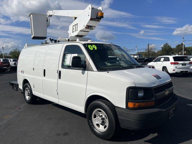 Photo of 2009 Summit White Chevrolet Express 3500