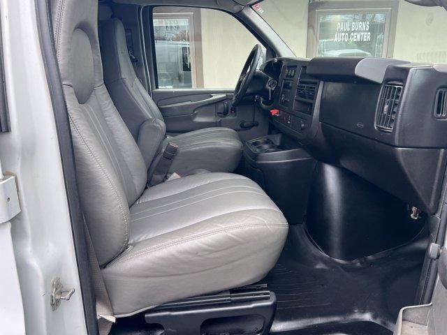 Photo of 2009 Summit White Chevrolet Express 3500