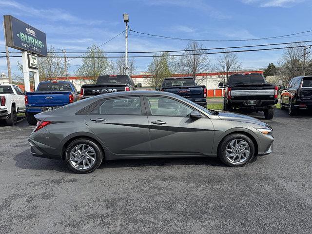Photo of 2024 Amazon Gray Hyundai ELANTRA