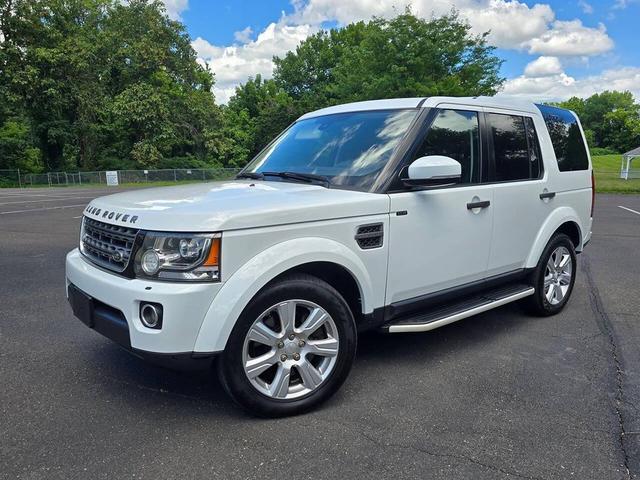 Photo of 2015 Fuji White Land Rover LR4