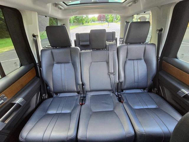 Photo of 2015 Fuji White Land Rover LR4
