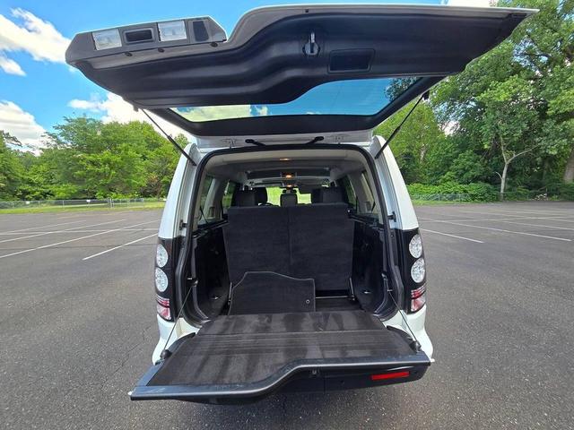 Photo of 2015 Fuji White Land Rover LR4