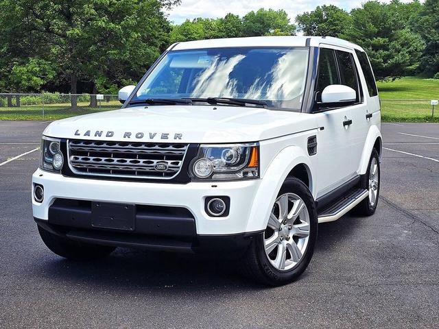 Photo of 2015 Fuji White Land Rover LR4