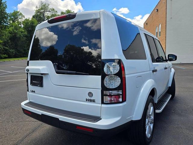Photo of 2015 Fuji White Land Rover LR4