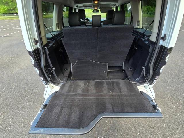 Photo of 2015 Fuji White Land Rover LR4