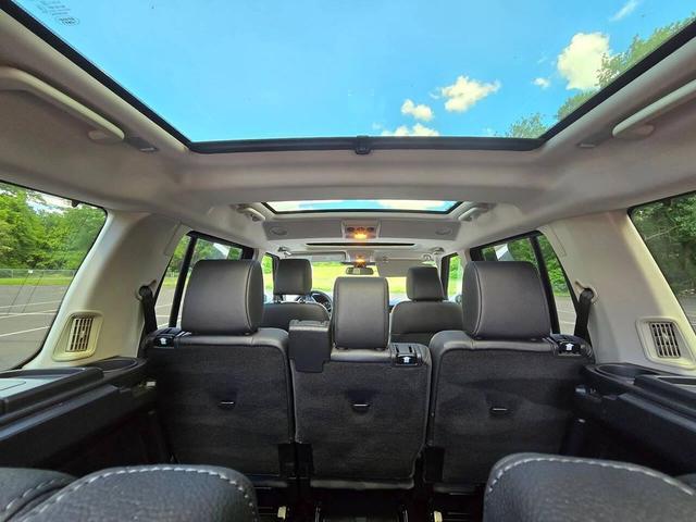 Photo of 2015 Fuji White Land Rover LR4