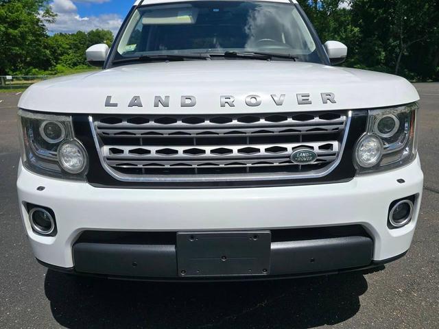 Photo of 2015 Fuji White Land Rover LR4