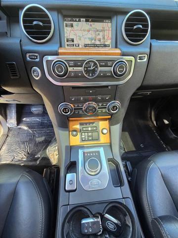 Photo of 2015 Fuji White Land Rover LR4