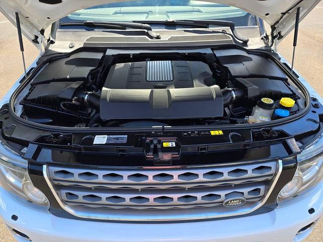 Photo of 2015 Fuji White Land Rover LR4