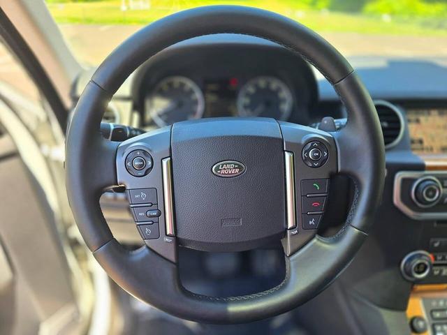 Photo of 2015 Fuji White Land Rover LR4