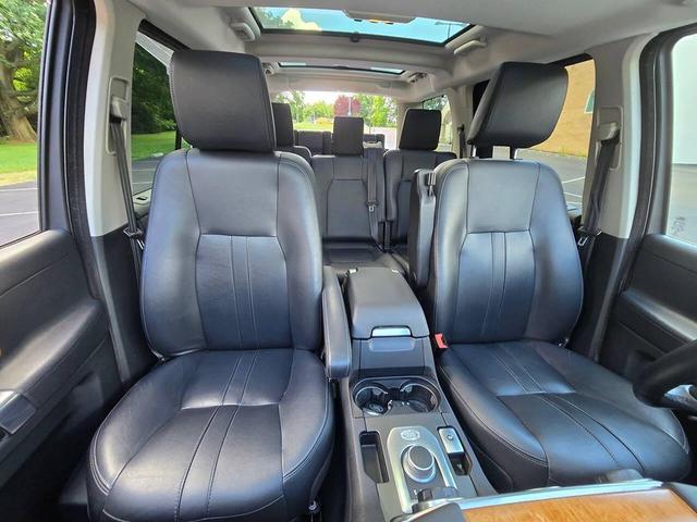 Photo of 2015 Fuji White Land Rover LR4