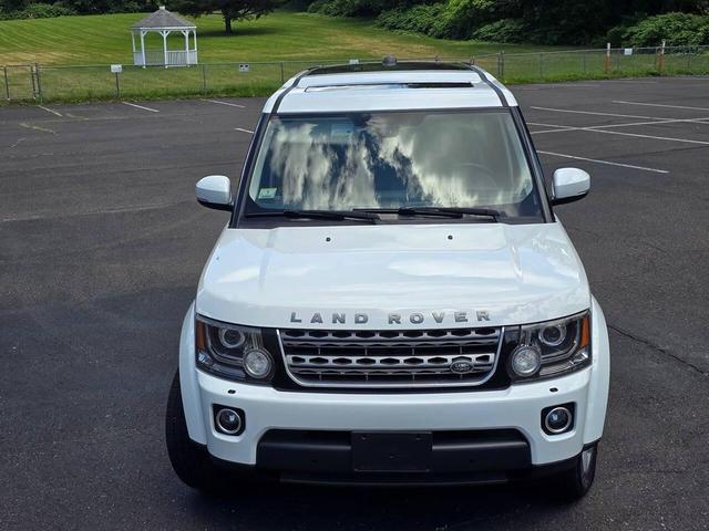 Photo of 2015 Fuji White Land Rover LR4