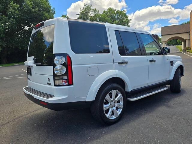 Photo of 2015 Fuji White Land Rover LR4