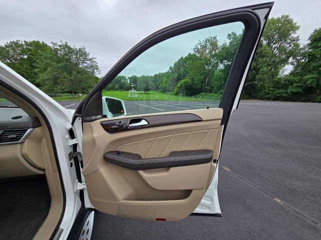 Photo of 2016 White Mercedes-Benz GL-Class