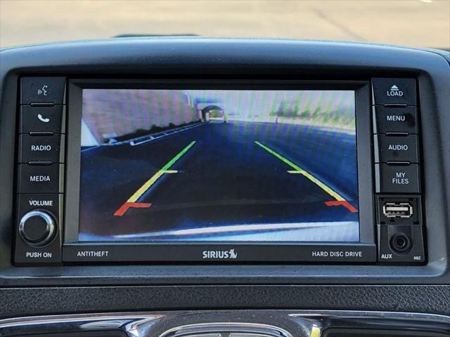 Photo of 2015 Granite Crystal Metallic Clearcoat Chrysler Town & Country