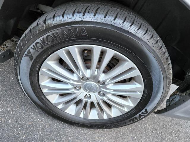Photo of 2015 Granite Crystal Metallic Clearcoat Chrysler Town & Country