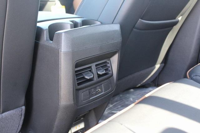 Photo of 2025 Summit White GMC Canyon