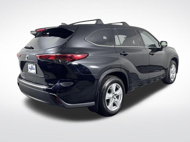 Photo of 2022 Midnight Black Metallic Toyota Highlander