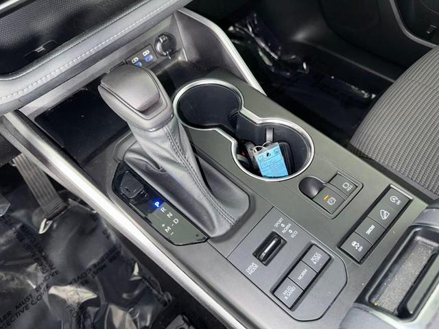 Photo of 2022 Midnight Black Metallic Toyota Highlander