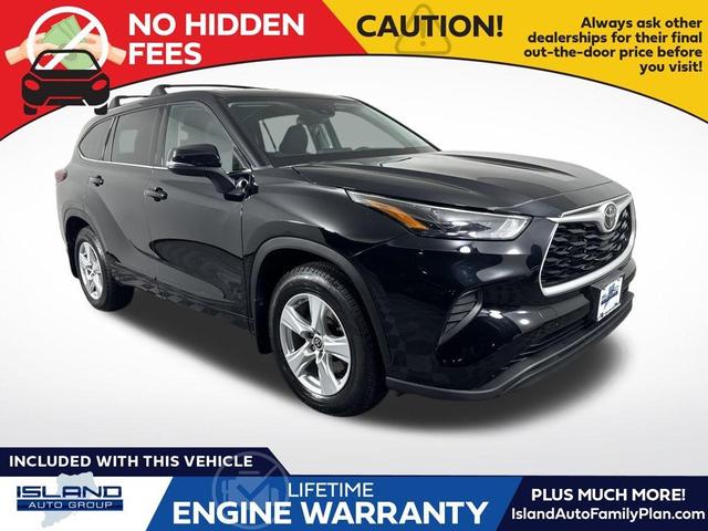 Photo of 2022 Midnight Black Metallic Toyota Highlander